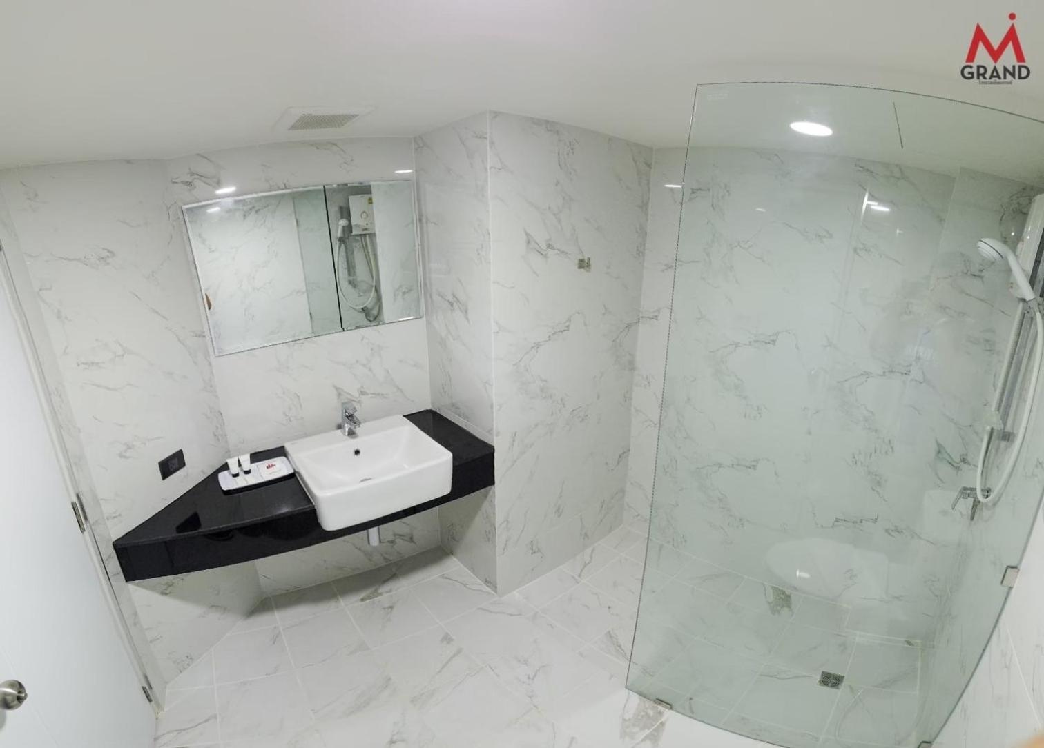 Mgrand Hotel Рой Ет Екстериор снимка